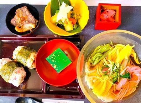 お食事1